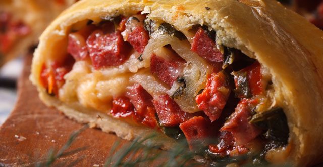 Calzone mit Blätterteig, Einfaches Ofengericht für jeden Tag – REZEPTE ...