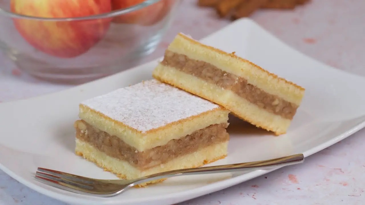 Omas Apfelkuchen vom Blech, supersaftig! – REZEPTE UND BACKEN